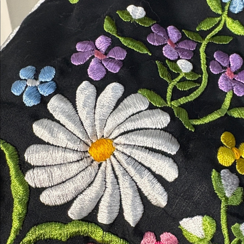 Chuchi embroidered button front jacket. Size XL - Picture 5 of 7